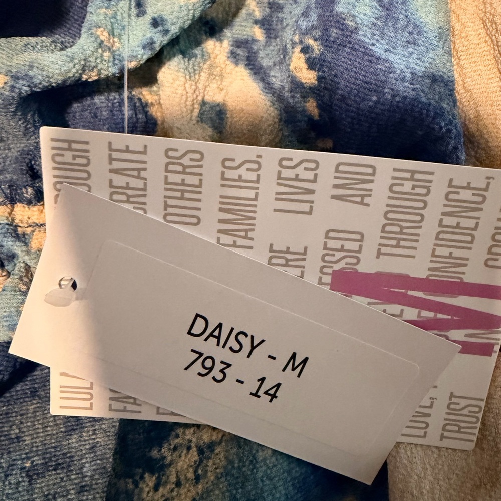 LuLaRoe Daisy Ruffle Strap Top - NWT - Picture 3 of 5
